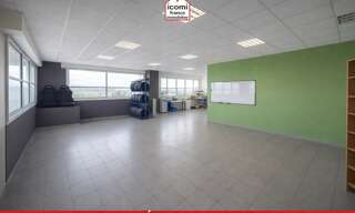 Local industriel 3 Pièces 370 m² à vendre à Plounévez-Lochrist (29430)