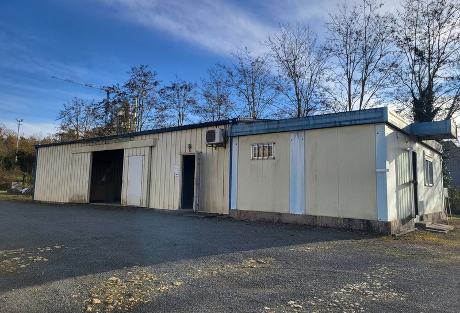 Entrepôt/bureau à vendre AIRVAULT (79) Terrain 1289 m² — photo 1