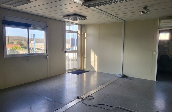 Entrepôt/bureau à vendre AIRVAULT (79) Terrain 1289 m² — photo 4