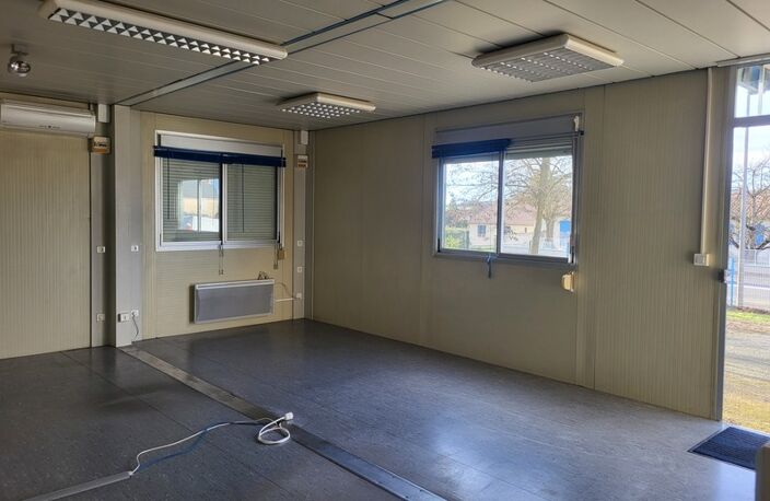 Entrepôt/bureau à vendre AIRVAULT (79) Terrain 1289 m² — photo 5