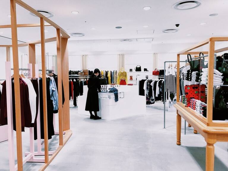 Local Bail à céder  LYON 8EME (69) très jolie boutique de 34 m2 avenue des frères lumière — photo 1