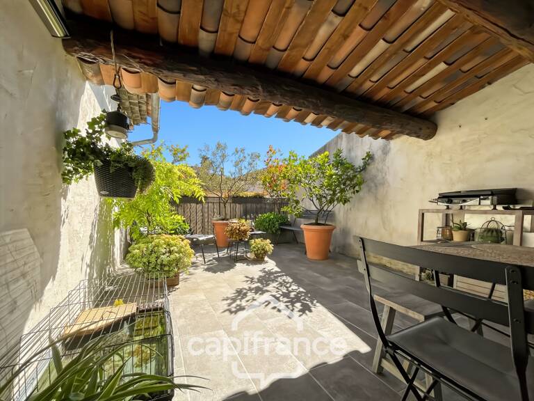 belle opportunité sur Alleins : maison de village de 102 m2 entièrement rénovée et climatisée, 2 niveaux avec 2 grandes chambres , terrasse tropézienne, garage — photo 1