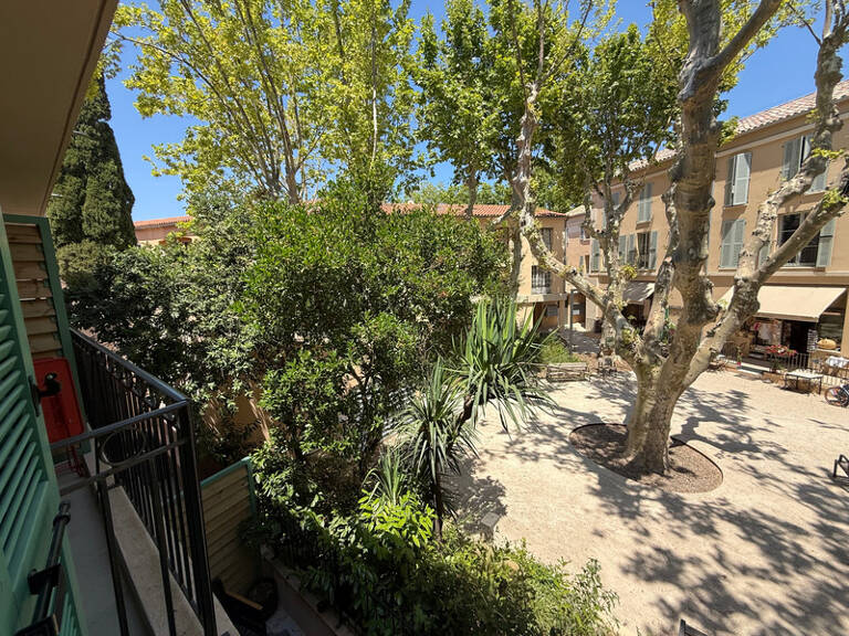 SAINT-TROPEZ – PLACE DES LICES – STUDIO DE STANDING AVEC BALCON ET GARAGE — photo 1