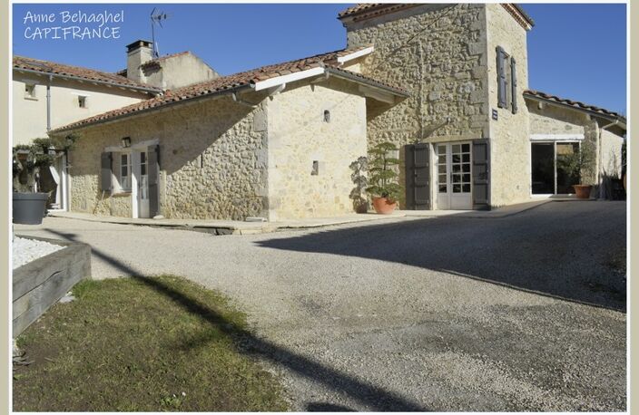 Département Gers (32) A vendre Condom propriété P7 210 m²- Terrain 5 483 m² — photo 2