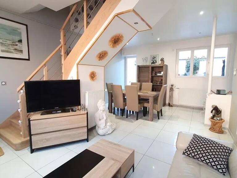 ROANNE – MAISON TYPE LOFT 95 m2 RÉNOVÉE AVEC GARAGE ET COUR PRIVATIVE — photo 1