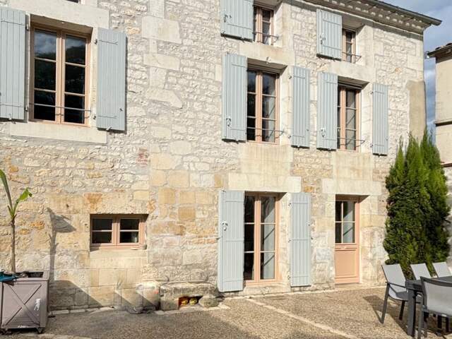 Maison charentaise en pierre - 120 m² habitables - 4 chambres + 1 bureau - TAILLEBOURG au coeur du village — photo du bien