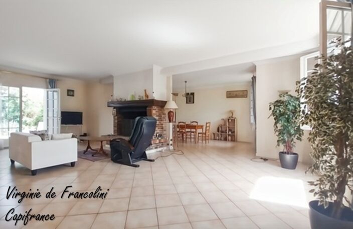 Maisons-Alfort-A vendre maison familiale-7 pièces-5 chambres-sous-sol-terrasse-jardin-2 garages-Proche Bords de Marne — photo 3
