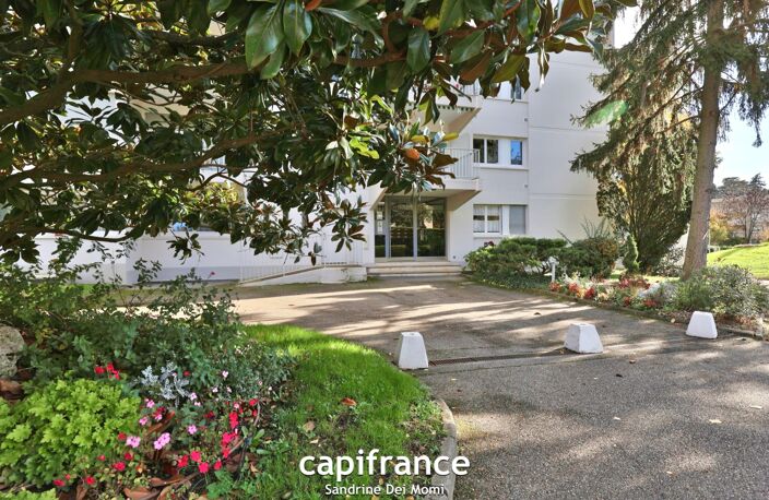 SAINTE FOY LES LYON - Bd de l'Europe- Appartement T3 de 68m² avec balcon, place de stationnement extérieure et cave — photo 2