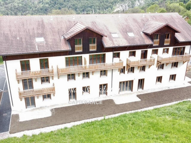 Appartement à vendre 3 pièces en plateau dans résidence entièrement rénovée – Vue Montagne – Rez de jardin — photo du bien