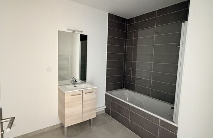 DIJON RESIDENCE PARC DRAPEAU TRES BEAU T3 NEUF DE 62.56 M2 AVEC TERRASSE — photo 4