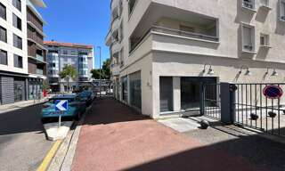 Commerce 6 Pièces 176 m² à louer à Bron (69500)