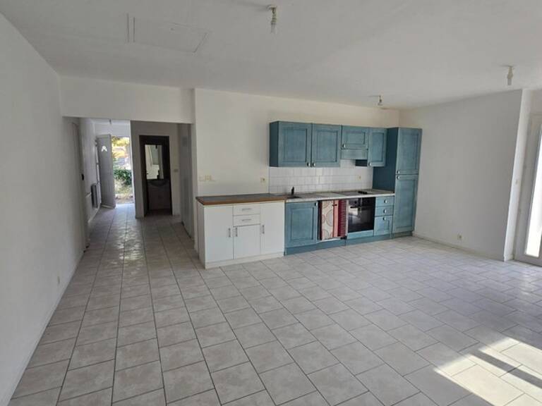 à vendre grande piéces de vie , grande terrasse, parking privatif , cave, 200 m mer  LA TREMBLADE (17) — photo 1