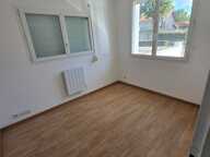 à vendre grande piéces de vie , grande terrasse, parking privatif , cave, 200 m mer  LA TREMBLADE (17) — photo 4