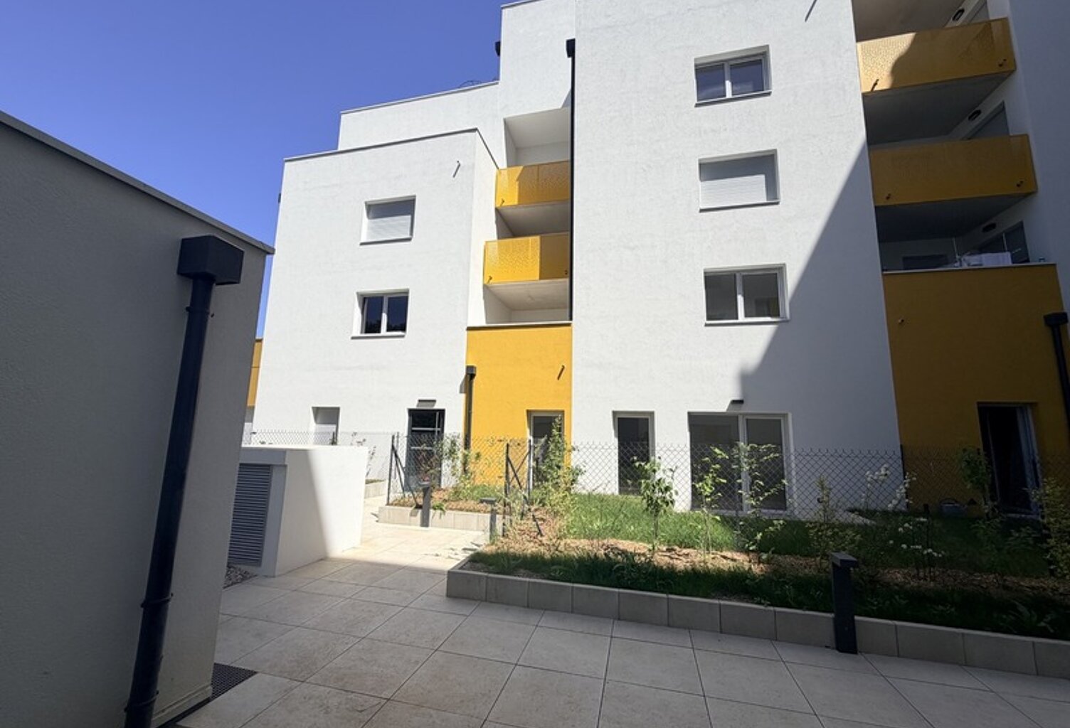 DIJON RESIDENCE PARC DRAPEAU TRES BEAU T3 NEUF DE 62.56 M2 AVEC TERRASSE — photo 1