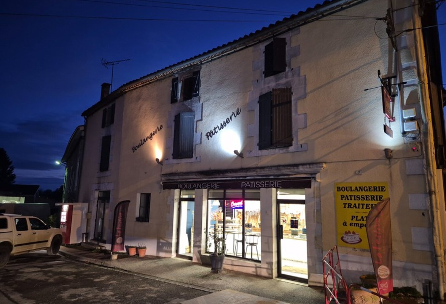 Immeuble 220 m2 exploité avec bail commercial — photo 1