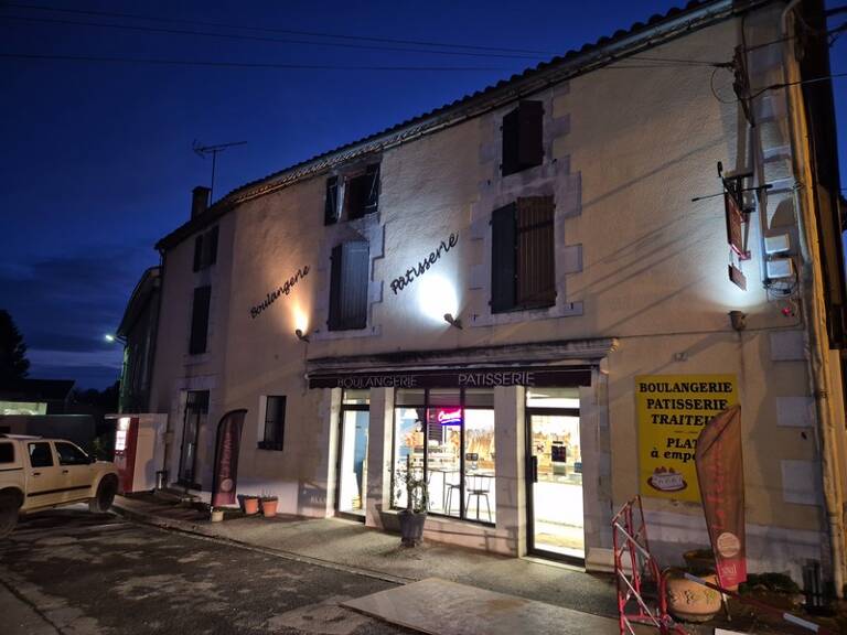 Immeuble 220 m2 exploité avec bail commercial — photo 1