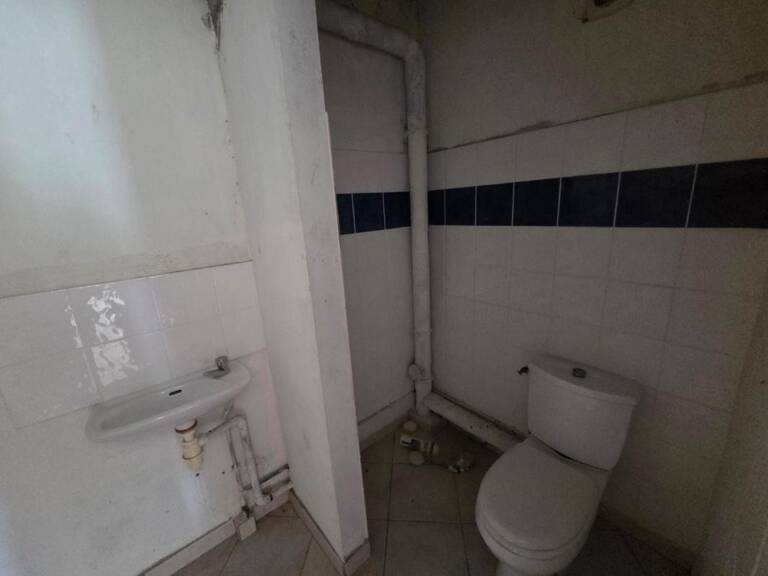 Bien Commercial À Vendre — photo 1