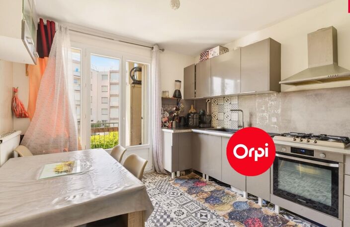A vendre - Appartement type 4 - 81m2 - vue sur parc - rénovations énergétiques du bâtiment votées ! — photo 3