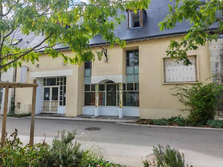 Opportunité à Chinon – Local commercial idéalement situé — photo 1