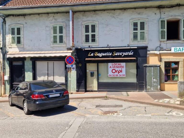 À VENDRE – LOCAL COMMERCIAL TOUT USAGE AU CENTRE-VILLE DE RUMILLY — photo 1