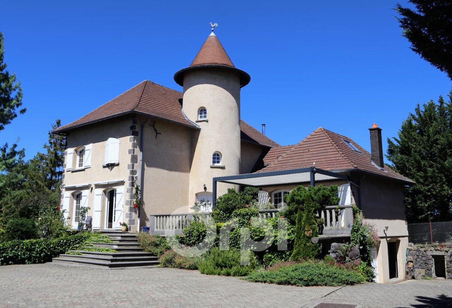 Propriété de caractère avec piscine, parc paysager et vue exceptionnelle sur le Puy de Dôme — photo 1