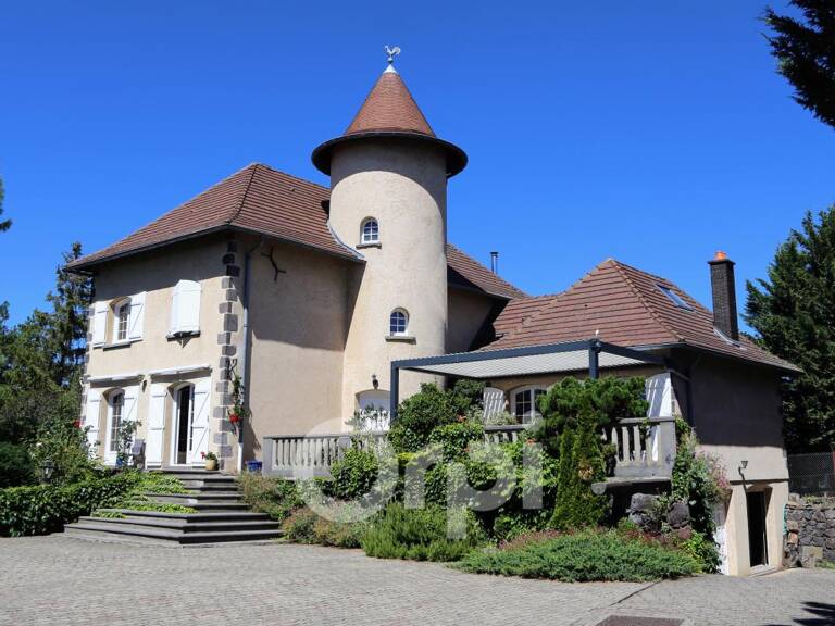 Propriété de caractère avec piscine, parc paysager et vue exceptionnelle sur le Puy de Dôme — photo 1