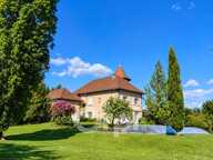 Petit château de caractère avec piscine, parc de 8 500 m² et vue panoramique sur le Puy de Dôme — photo 3