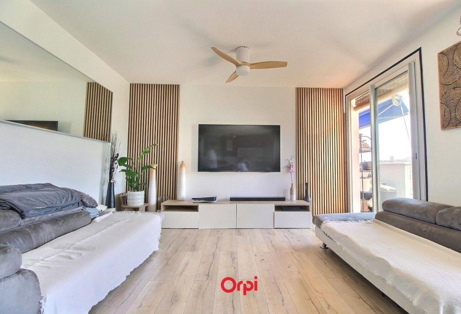 EN VENTE - BEL APPARTEMENT T4/5 LUMINEUX - VUE EXCEPTIONNELLE - TERRASSE - SECTEUR SAINT LOUP - MARSEILLE - — photo 1