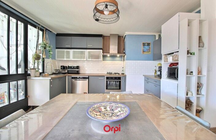 EN VENTE - BEL APPARTEMENT T4/5 LUMINEUX - VUE EXCEPTIONNELLE - TERRASSE - SECTEUR SAINT LOUP - MARSEILLE - — photo 3