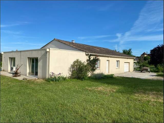 PERIGORD NOIR JOLIE MAISON DE 220 M² SH, 4 CHAMBRES DONT UNE SUITÉE, BELLES PIECES DE VIE, CUISINE ÉQUIPÉE, SALLE DE BIEN-ÊTRE AVEC PISCINE ET HAMMAM LE TOUT SUR 8 545 M²..     — photo du bien