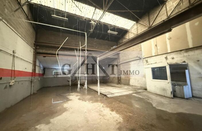 ENTREPOT A LOUER 150 M2 FONTENAY TRESIGNY — photo 2