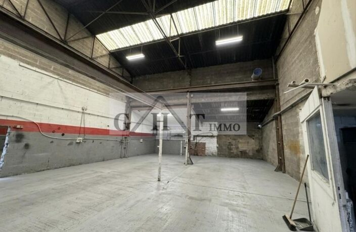 ENTREPOT A LOUER 150 M2 FONTENAY TRESIGNY — photo 3