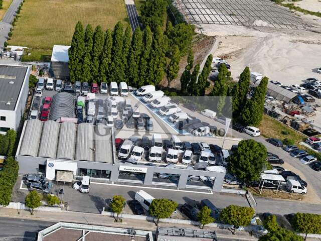 ENTREPOT 2800 M² + 5300 M² TERRAIN A LOUER LES PAVILLONS SOUS BOIS — photo du bien