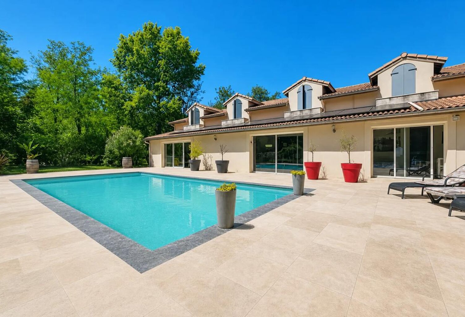 Maison de 11 pièces de 368 m² à Châteauneuf-sur-Isère — photo 1