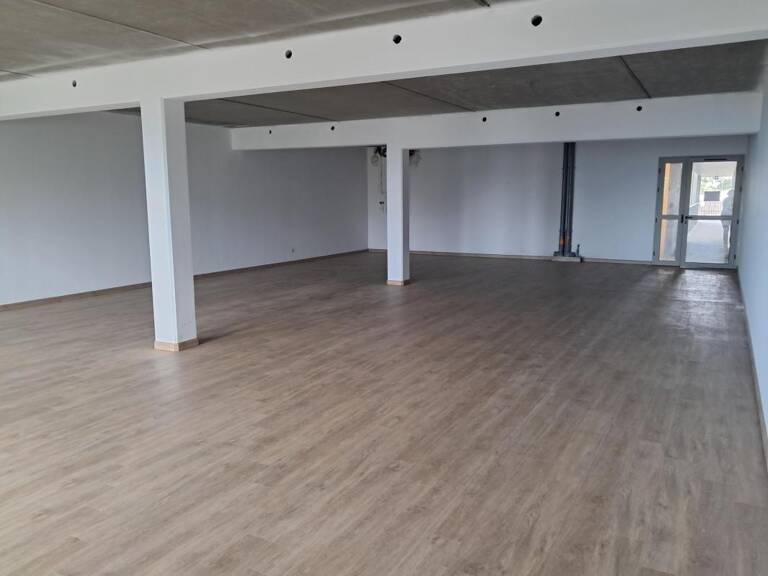 BUREAU 131 M2 A LOUER - L'EPERON — photo 1