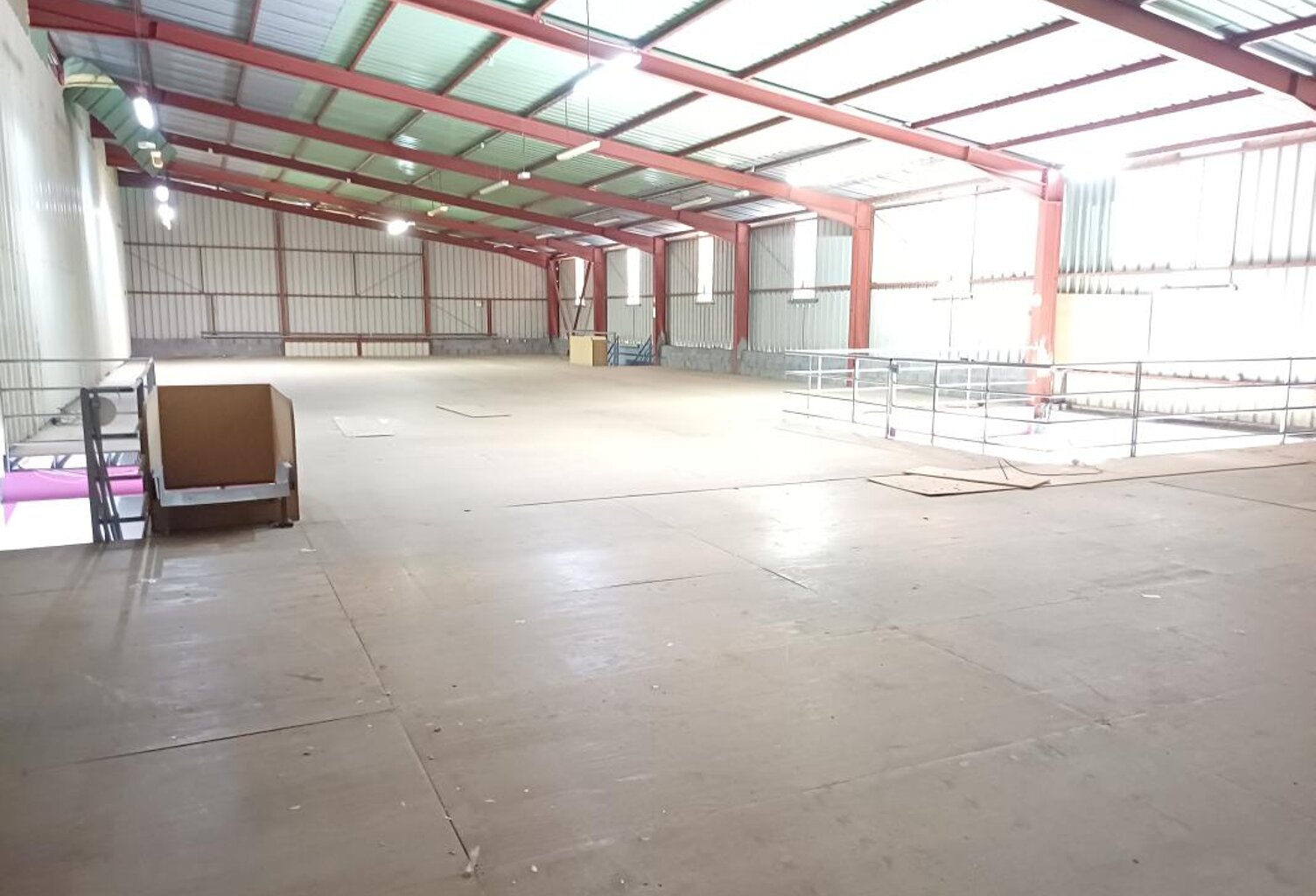 Local d'activité 1175 m² dans le Nord — photo 1