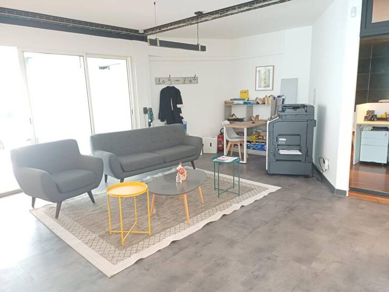 Jolis bureaux 129.41 m² St Denis centre — photo 1