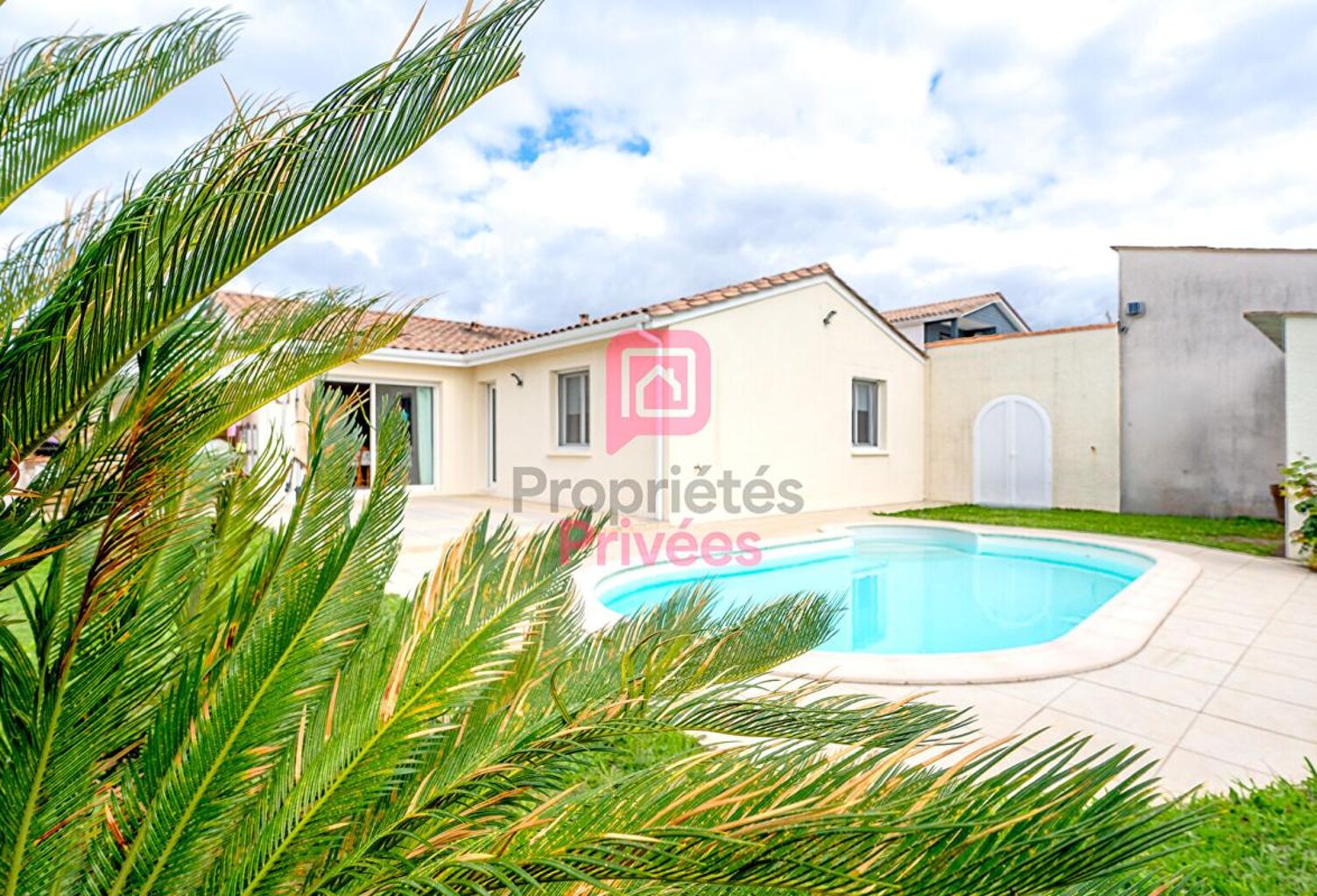 PAREMPUYRE - Maison familiale avec piscine, pool house et cuisine d'été — photo 1