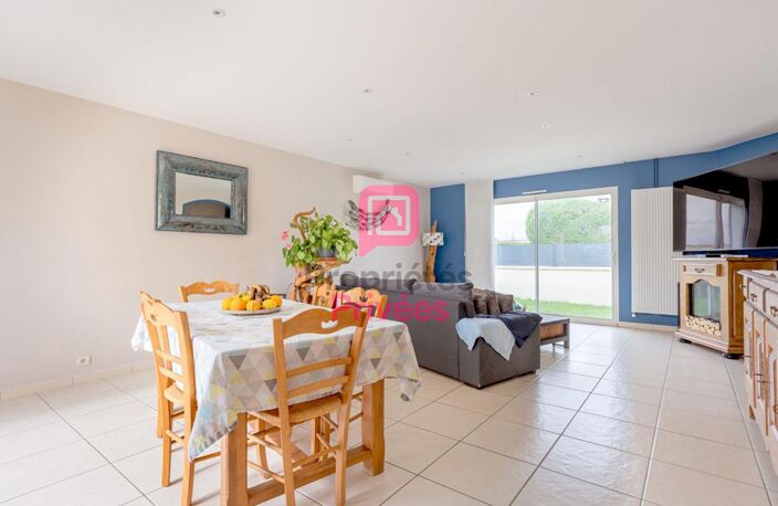 PAREMPUYRE - Maison familiale avec piscine, pool house et cuisine d'été — photo 3