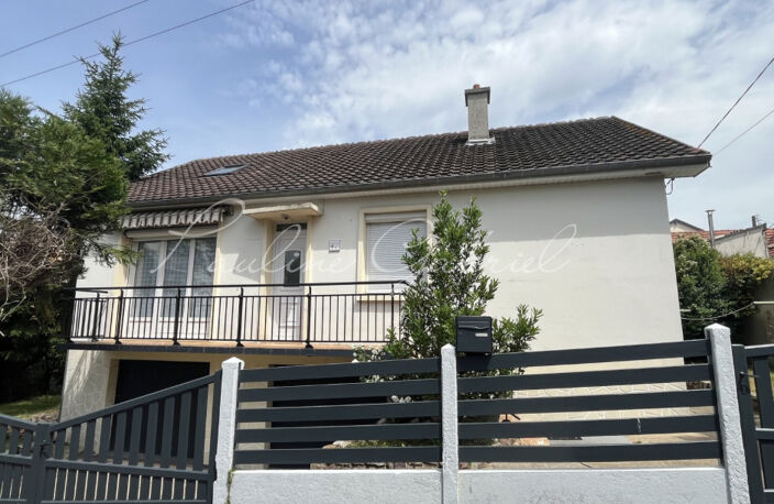 Maison rénovée à Sainte-Cécile, 4 chambres, sous-sol complet, jardin — photo 2