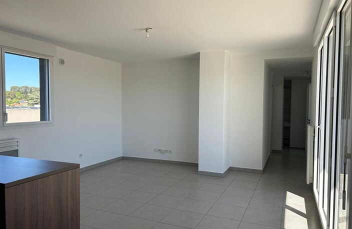 Appartement T3 en attique avec grande terrasse — photo 5