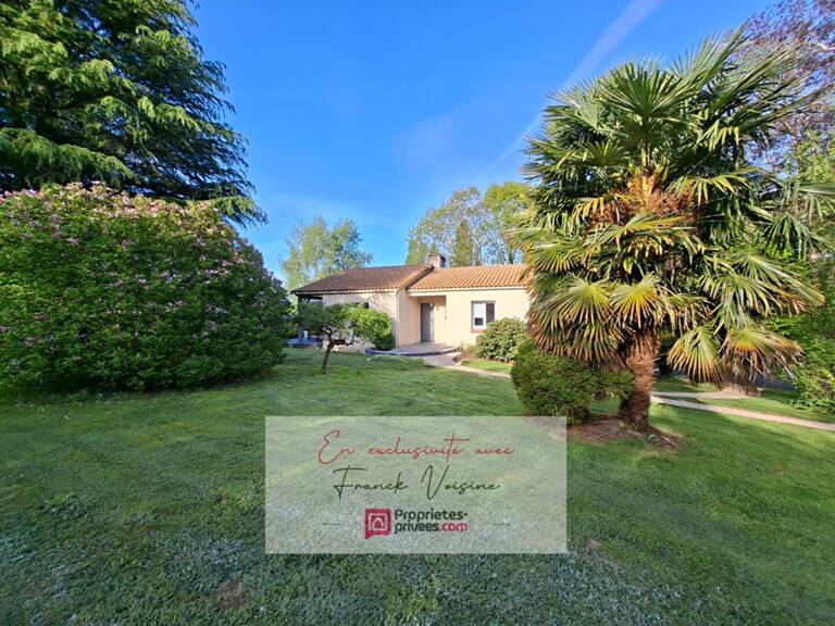 A VENDRE en Exclusivité à Saint Michel Mont Mercure, maison de 124 m2 avec 4 chambres et 1 bureau sur un parc arboré de 3812 m2 — photo 1