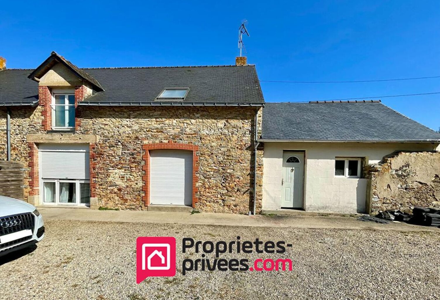 Maison en pierre en campagne — photo 1