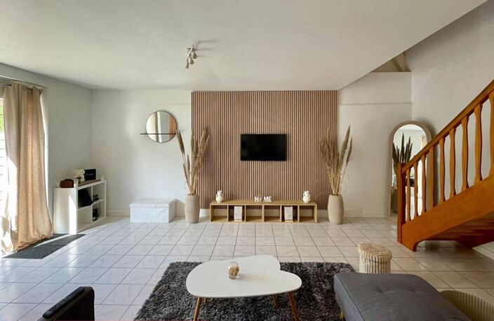 Maison en pierre en campagne — photo 3