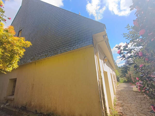 29530 Plonevez du Faou maison familiale 7 chambres 2 salons garage sur 2800 m² — photo du bien
