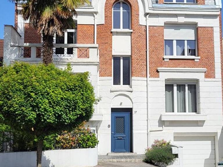 Maison de caractère, quartier Remicourt, jardin, grand garage — photo 1
