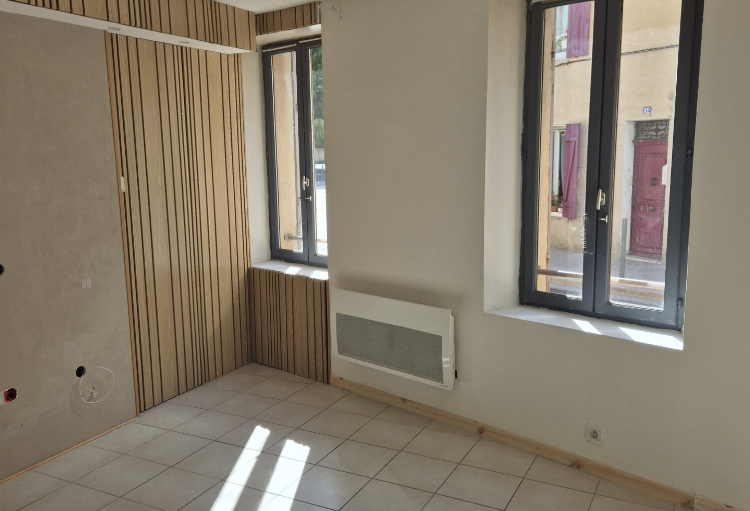 LAMBESC, Maison de village type 3 avec une cave. — photo 1