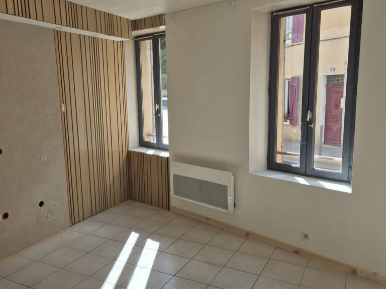 LAMBESC, Maison de village type 3 avec une cave. — photo 1