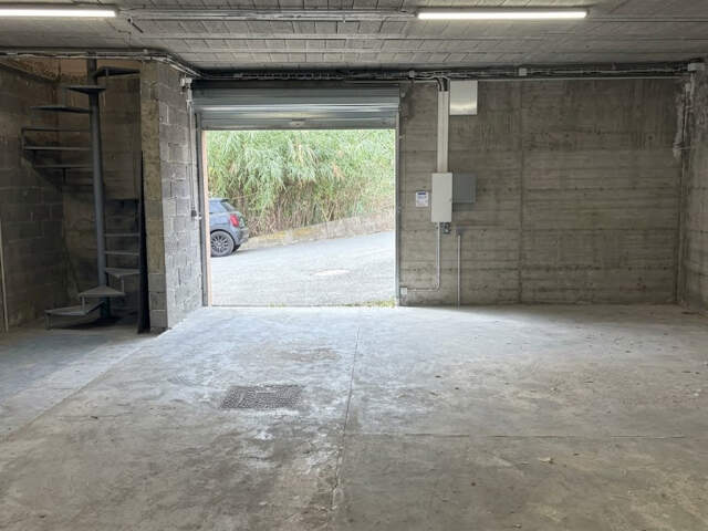 À louer 70m2   Local commercial / dépôt   Le Rouret — photo du bien