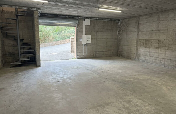 À louer 70m2   Local commercial / dépôt   Le Rouret — photo 3